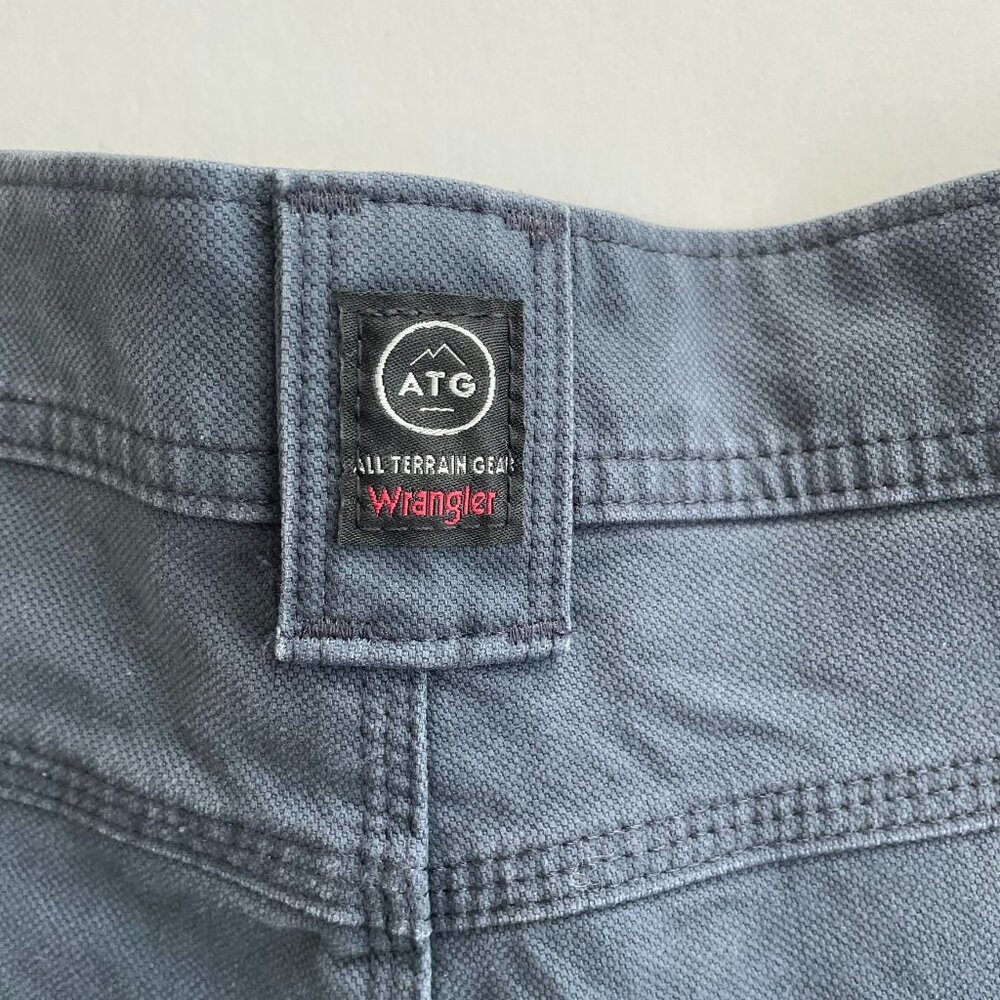 Wrangler All Terrain Gear Men's Shorts Navy Blue Size 44 Regular NWOT - Picture 9 of 11